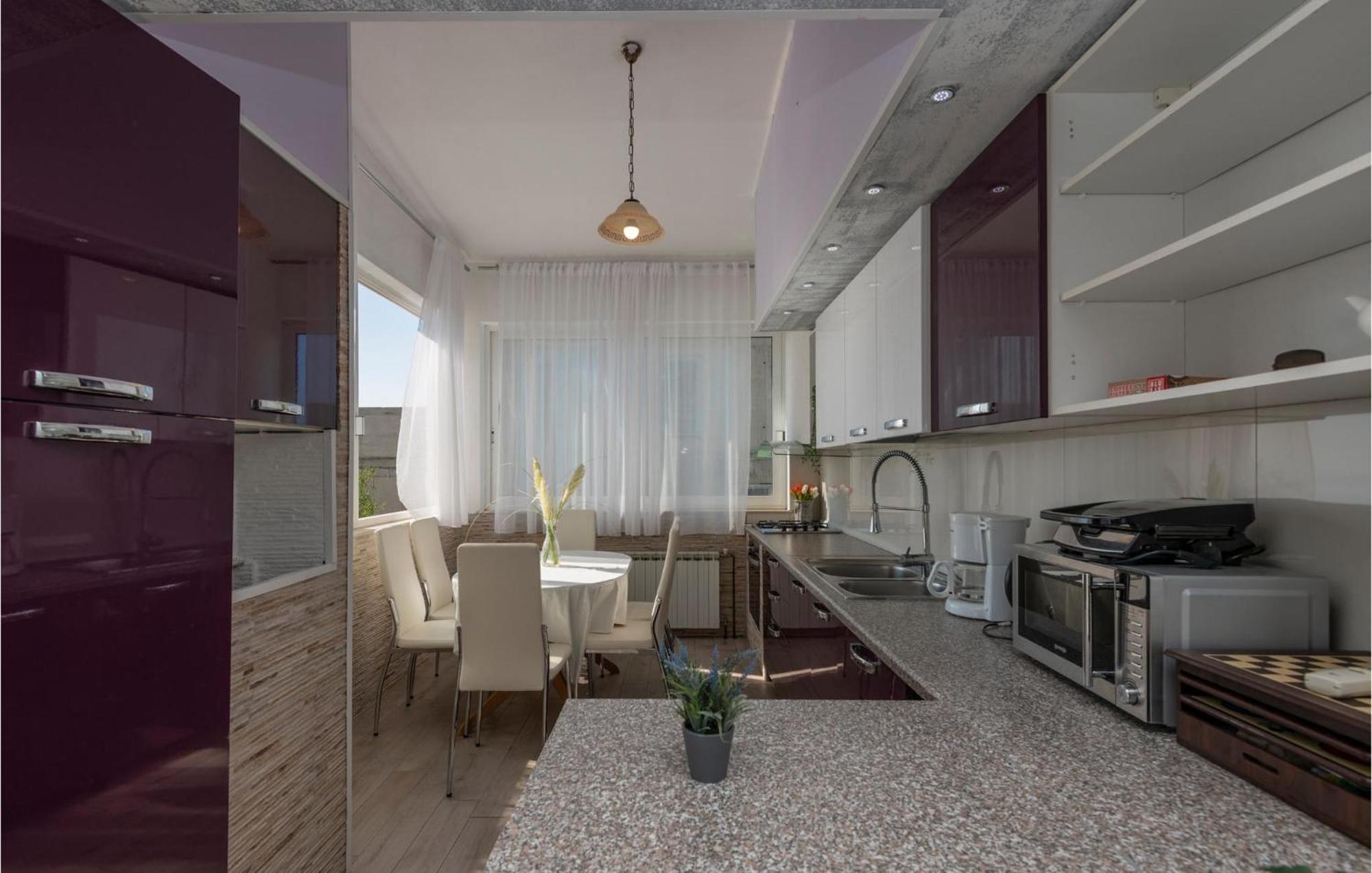 2 Bedroom Cozy Apartment In มาคาร์สกา ภายนอก รูปภาพ