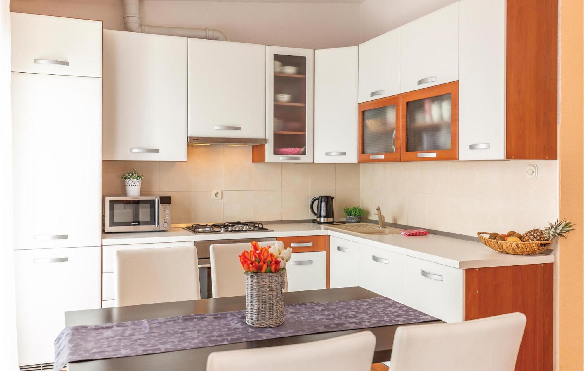 2 Bedroom Cozy Apartment In มาคาร์สกา ภายนอก รูปภาพ