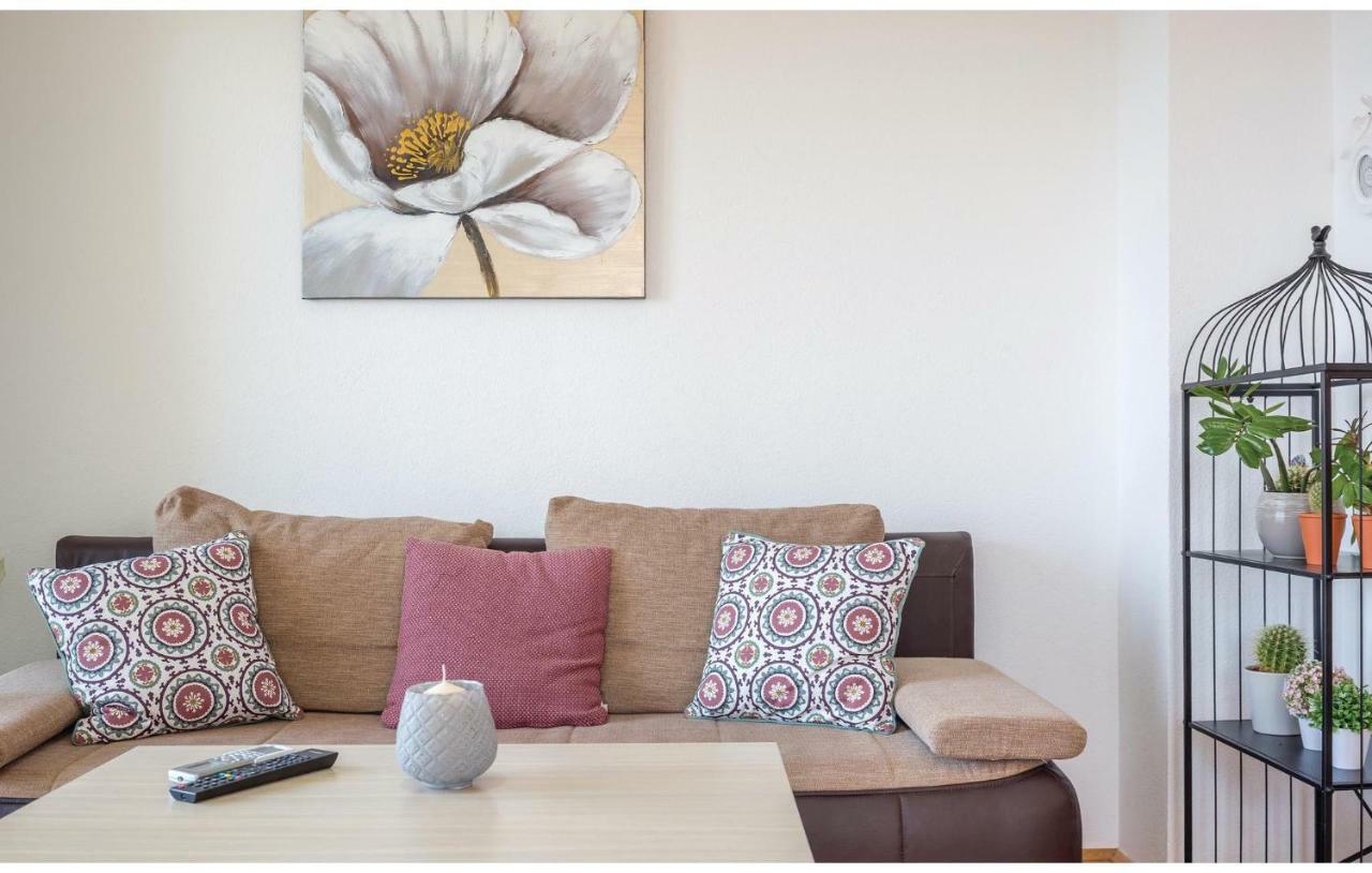 2 Bedroom Cozy Apartment In มาคาร์สกา ภายนอก รูปภาพ