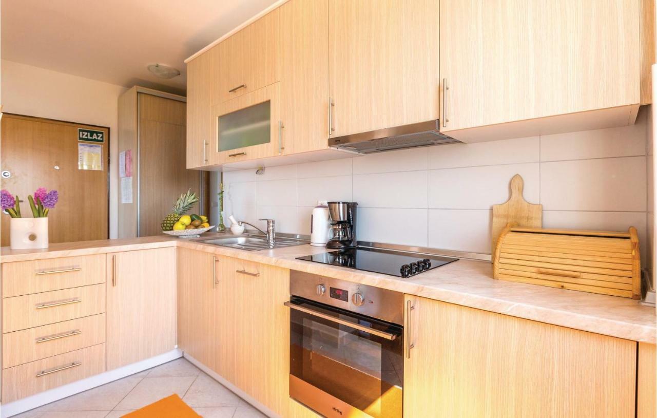 2 Bedroom Cozy Apartment In มาคาร์สกา ภายนอก รูปภาพ
