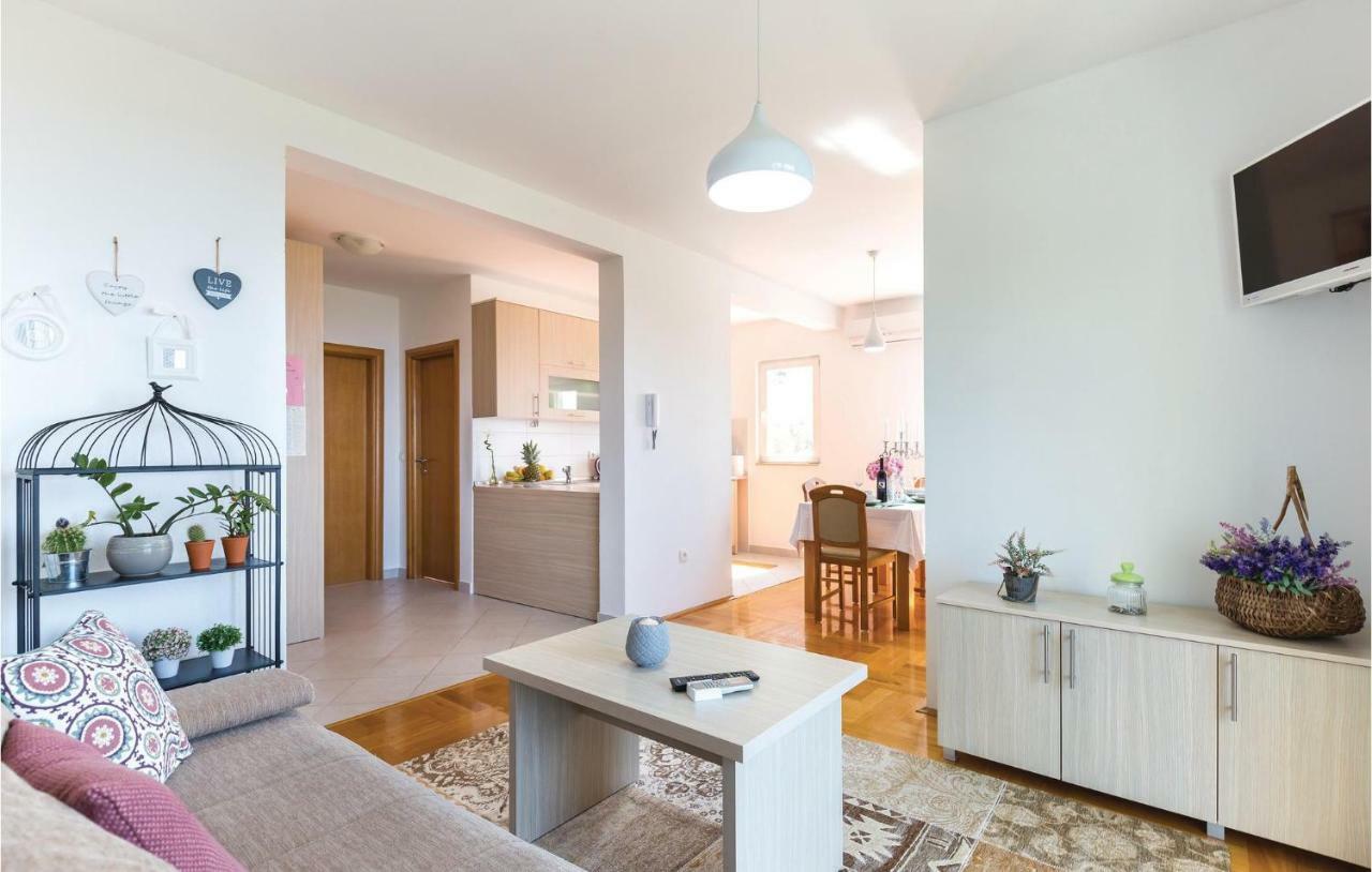 2 Bedroom Cozy Apartment In มาคาร์สกา ภายนอก รูปภาพ